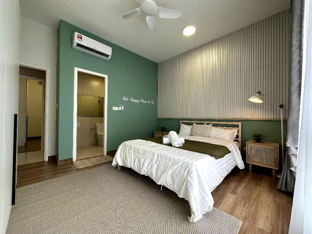 The Apple Premier Condo Three Bedroom In Melaka Экстерьер фото