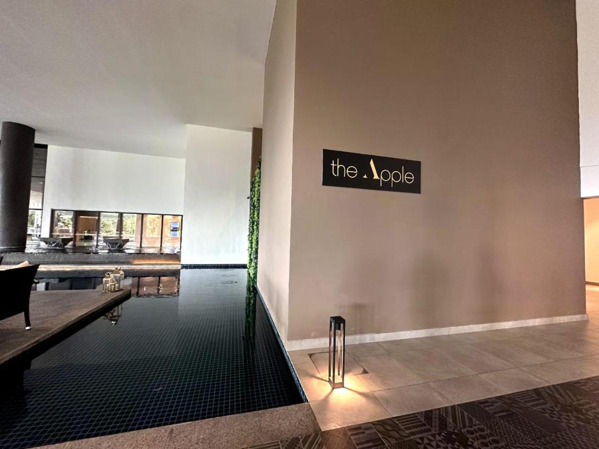 The Apple Premier Condo Three Bedroom In Melaka Экстерьер фото