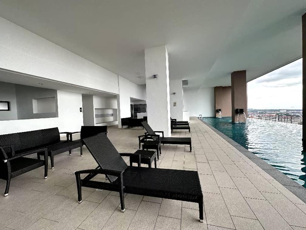 The Apple Premier Condo Three Bedroom In Melaka Экстерьер фото