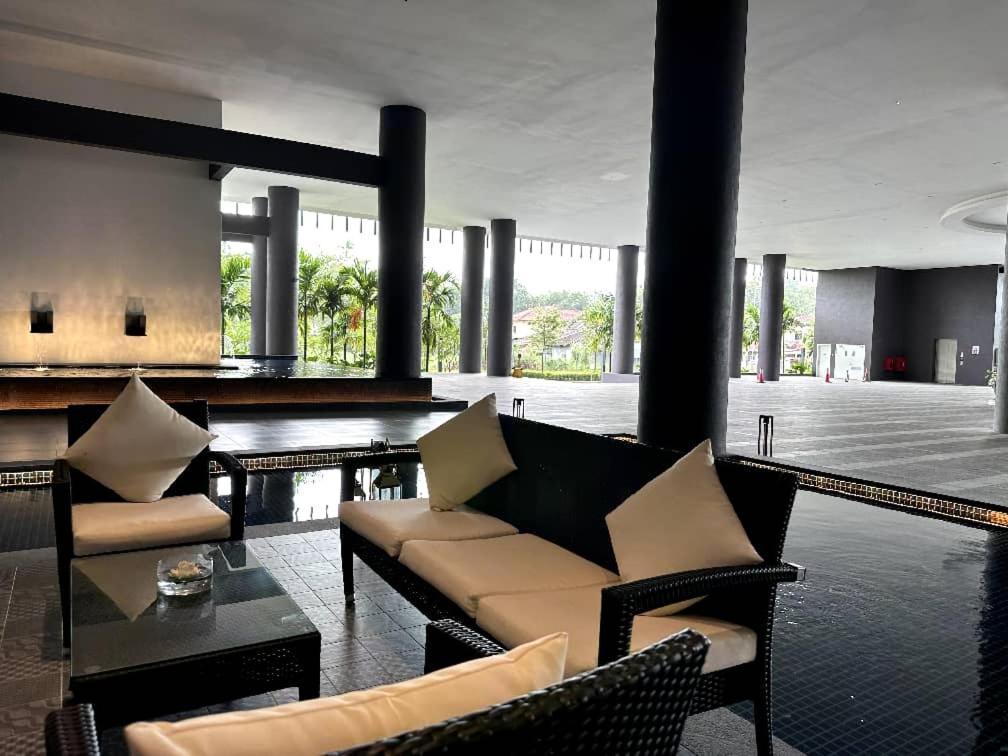 The Apple Premier Condo Three Bedroom In Melaka Экстерьер фото